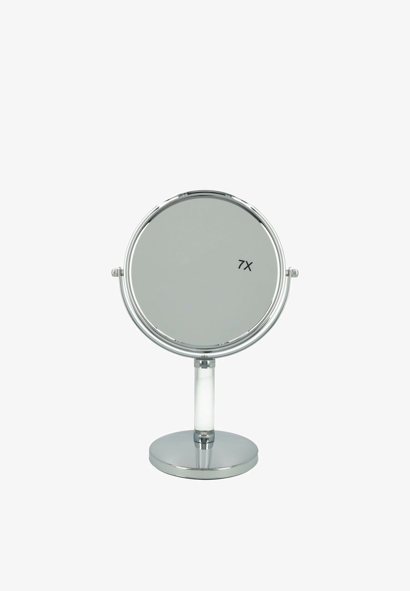 Miroir cosmétique rond avec un grossissement 7x, finition chromée et base transparente. Support robuste, design contemporain, surface réfléchissante lisse.