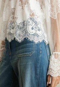 Reiss REGULAR FIT-EMILIA FLARED-CUFF  - Bluse - ivory