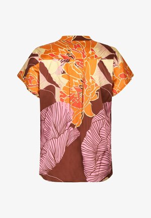 Lühikeste varrukatega, kraega särk kerge kangaga, millel on lillemuster oranži, roosa ja pruuni tooni; lõdvem lõige koos kasti voldiga.