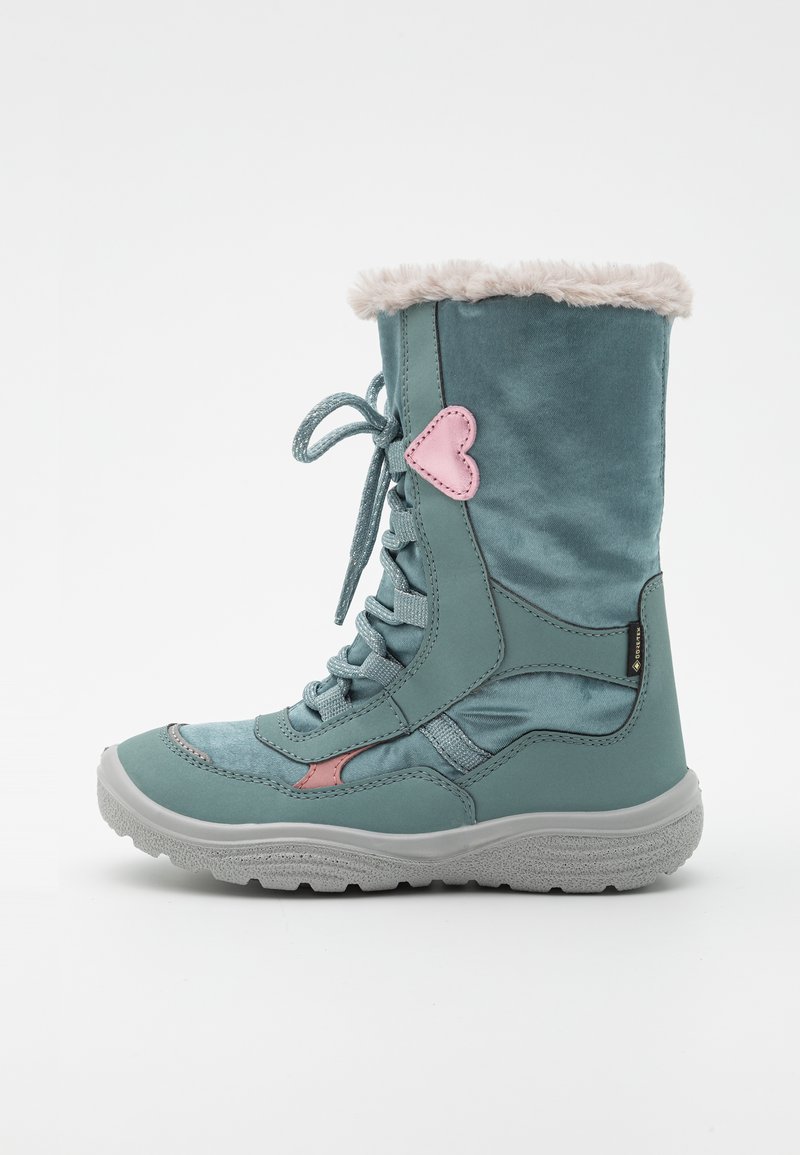 Türkisfarbene Winterstiefel mit grauem Sohlen, Schnürung vorne, beigem Fellfutter oben und rosa Herzdetail an der Seite.