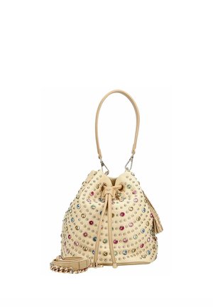 Borsa a secchiello beige con coulisse, decorata con gemme colorate, manico superiore e tracolla a catena staccabile.