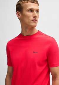 BOSS Basic póló - open red