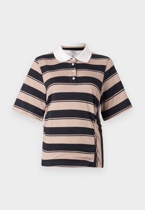 Kortærmet polo-shirt i lys beige med mørkeblå striber, med hvid krave, tre-knaps placket og samlet side-detail.