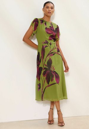 Lipsy, PETITE FIT - FLORAL PRINT FIT AND FLARE MIDI DRESS - Day dress - olive green