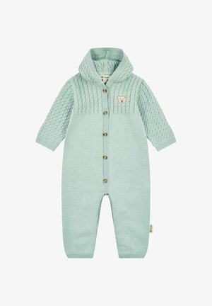 Pelele de bebé tejido en verde menta claro, con parte superior texturizada, cierre de botones y un pequeño parche de oso en el pecho. Diseño con capucha.