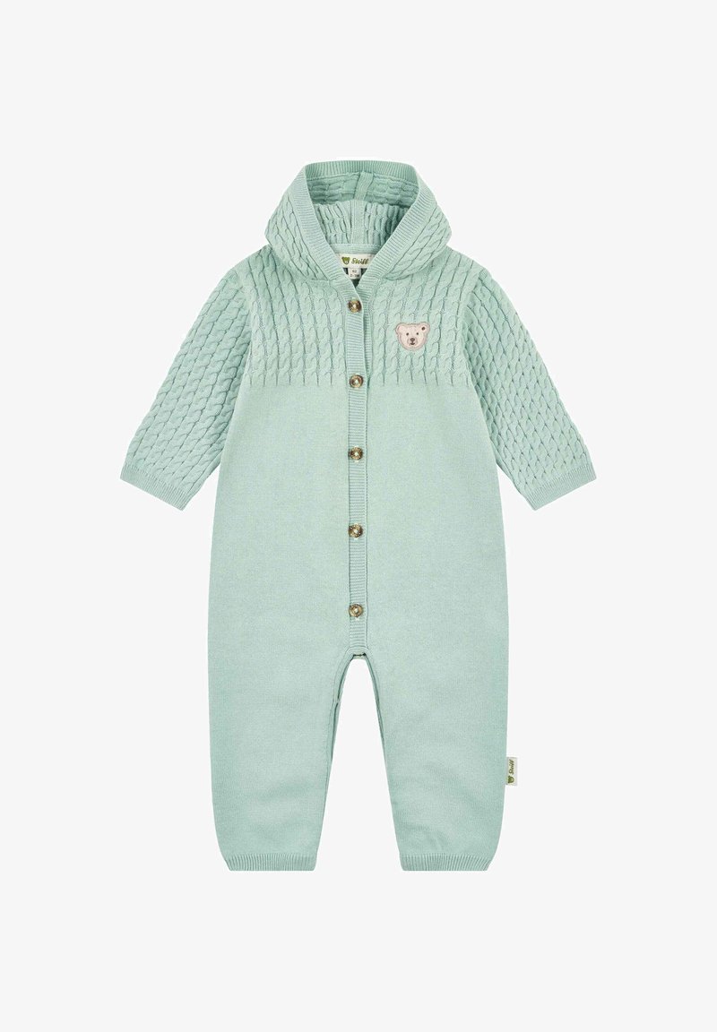 Gestrickter Baby-Strampler in Hellmintgrün mit strukturiertem Oberteil, Knopfverschluss und einem kleinen Bären-Aufnäher auf der Brust. Mit Kapuze.