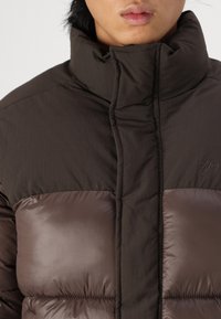 Jack & Jones JORSILAS PUFFER JACKET - Vinterjakker - chocolate brown