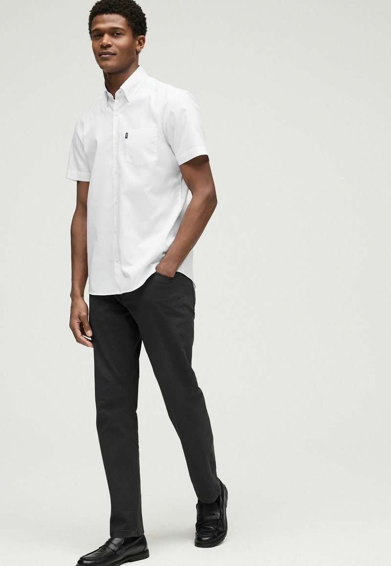 Next - EASY IRON BUTTON DOWN OXFORD SHORT SLEEVE - Overhemd - white, Vergroten