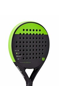 La raquette Wilson Match Point Elite, noire avec des accents verts, présente une surface perforée et un manche texturé pour une meilleure maîtrise.