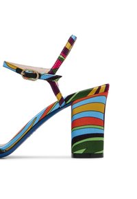 Sandali con tacco alto colorati presentano un design in tessuto a più fantasie, con una palette di blu, verde, rosso e giallo. Cinturino alla caviglia regolabile con fibbia.