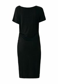 Abito nero con design loose a maniche corte. Tessuto morbido, lunghezza al ginocchio con dettaglio arricciato in vita, stile minimalista.