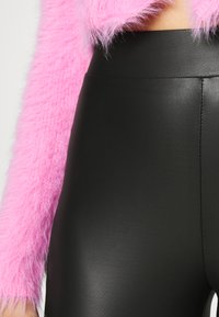 ONLY Petite ONLCOOL COATED PETITE - Legginsy