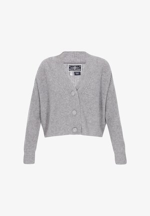 Harmaa lyhyt neuletakki, jossa on ribbikuvio, syvä V-kaula-aukko ja edessä kolme suurta nappisuljenta.