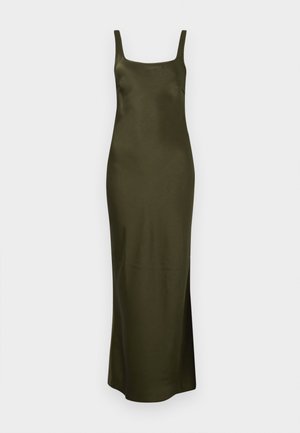 Olijf groene satijnen maxi-jurk met een vierkante halslijn, dunne bandjes en een zijsplit, met een soepele, glanzende textuur.