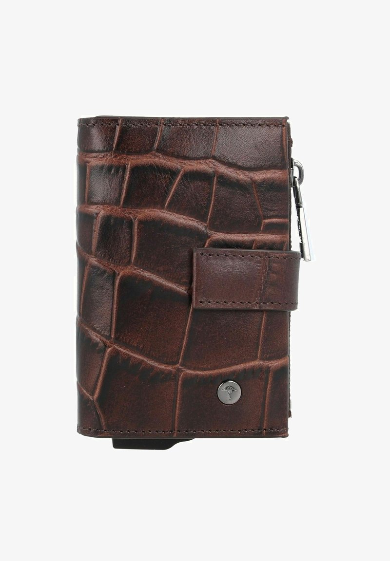 Hnědá kožená peněženka s krokodýlím vzorem, zapínání na cvok, detaily se zipem a stříbrné kovové prvky. Kompaktní design.