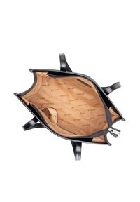 Czarna skórzana torba na ramię otwarta, ukazująca beżową podszewkę z wieloma przegrodami i nadrukiem "WITTCHEN" w całym wnętrzu.