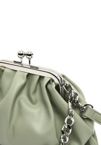 MISAKO RAINA - Taška s příčným popruhem - green