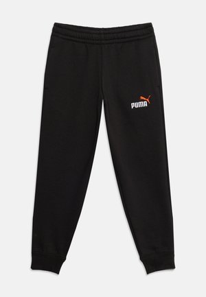 Čierne Puma tepláky s elastickým pásom a manžetami, s oranžovým logom Puma a textom na hornej ľavej stehne.