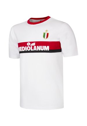 Witte T-shirt met een rode ribbelkraag. Voorzien van een horizontale rode en zwarte streep met de tekst "MEDIOLANUM". Inclusief een embleem met een gouden ster.