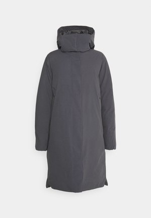 Cappotto imbottito lungo grigio con colletto alto e cappuccio staccabile; presenta tasche laterali e un design dritto. Tessuto liscio.