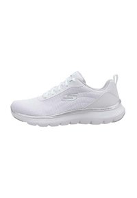 Scarpa da ginnastica bianca con tomaia in rete, chiusura con lacci, dettagli argentati, collo imbottito e suola in gomma flessibile, progettata per comfort e supporto.