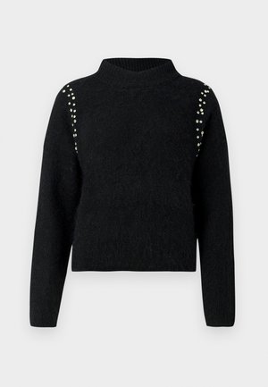 Pull noir en matériau doux, doté d'un col montant et de manches longues. Détails notables : clous décoratifs en argent sur les épaules.