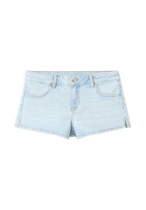 Shorts en denim bleu clair avec bouton et fermeture éclair à l'avant, passants pour ceinture, deux poches avant et petites fentes latérales.