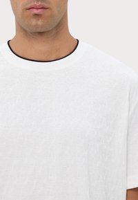 Armani Exchange Βασικό μπλουζάκι - off white