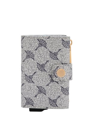 Kompakt grå og sort mønstret pung med tekstureret stof, trykknaplukning med guldfarvet rund detalje.