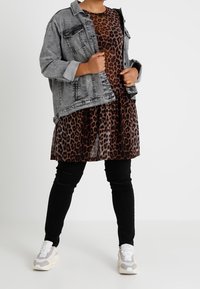 ONLY Carmakoma Vardagsklänning - black