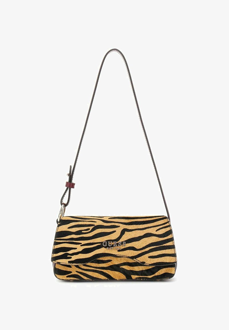 Sac à main rayé tigre en fausse fourrure jaune et noire, avec une forme rectangulaire, une bandoulière et des accessoires en argent avec détail du logo.