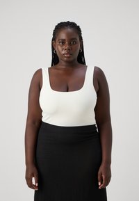 ONLY Carmakoma CAREA 2 WAYS FIT - Top - cloud dancer
