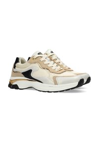 Sneakers beige e neri caratterizzati da una combinazione di materiali in pelle e rete, con dettagli lucidi e una spessa suola nera.