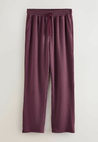 Weinrote Hosen mit weitem Bein, vertikalen Streifen, elastischem Bund, verstellbarem Kordelzug und Seitentaschen. Glatte Textur.