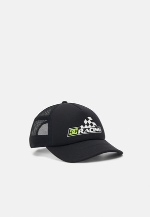 Fekete hálós sapka ívelt karimával, fehér és zöld "DC Racing" logóval és kockás mintával az első panelen.
