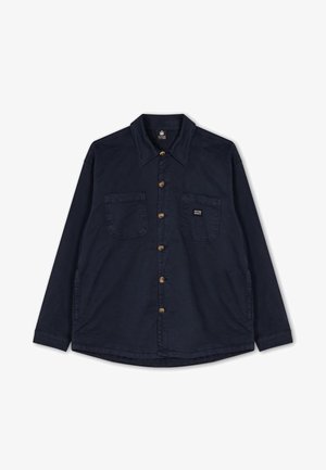 Camicia blu navy con bottoni realizzata in cotone, caratterizzata da un colletto a punta, due tasche sul petto e una piccola etichetta con logo sulla tasca sinistra.