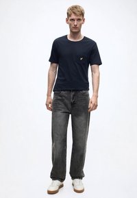 Pier One CHEST POCKET  - Camiseta básica - navy blazer