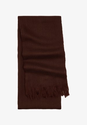 Ciemnobrązowy miękki szal z delikatną fakturą i frędzlami na brzegach, starannie złożony na białym tle.