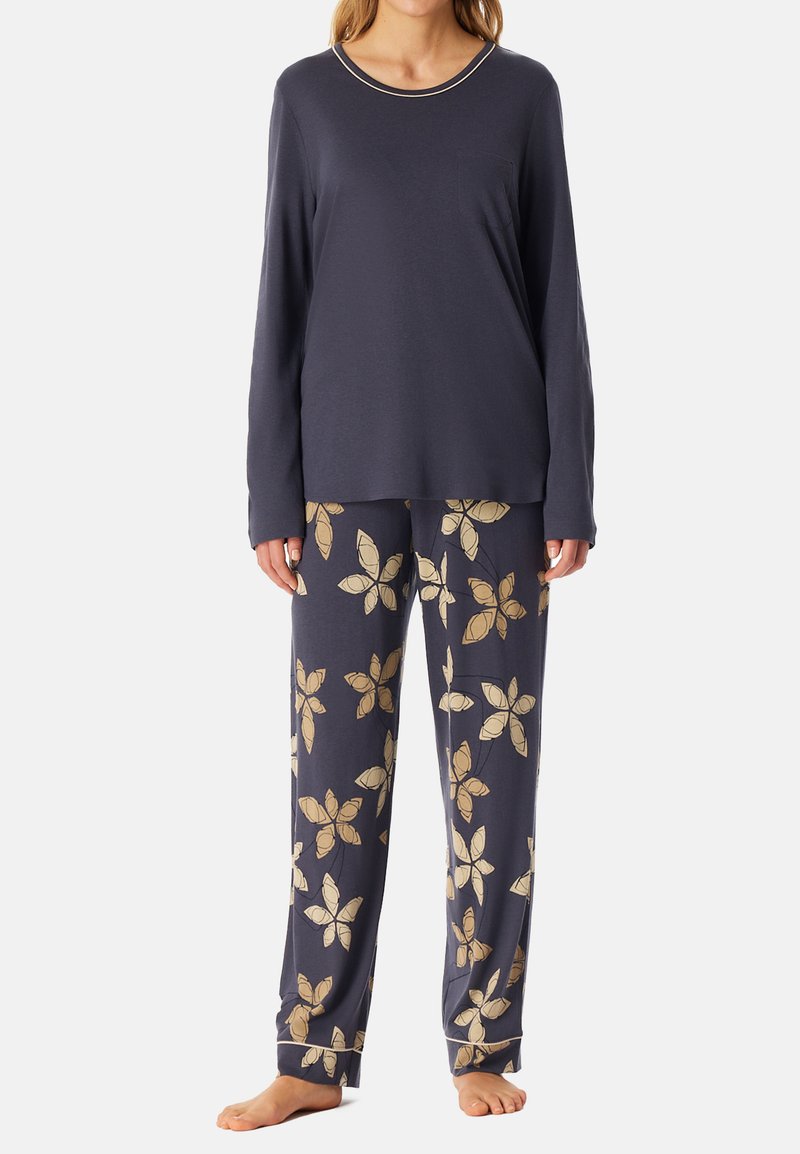 Marineblauwe langemouwen top met een ronde hals; bijpassende pyjamabroek met gouden bloemenpatroon. Zachte stof, ontspannen pasvorm en elastische tailleband.