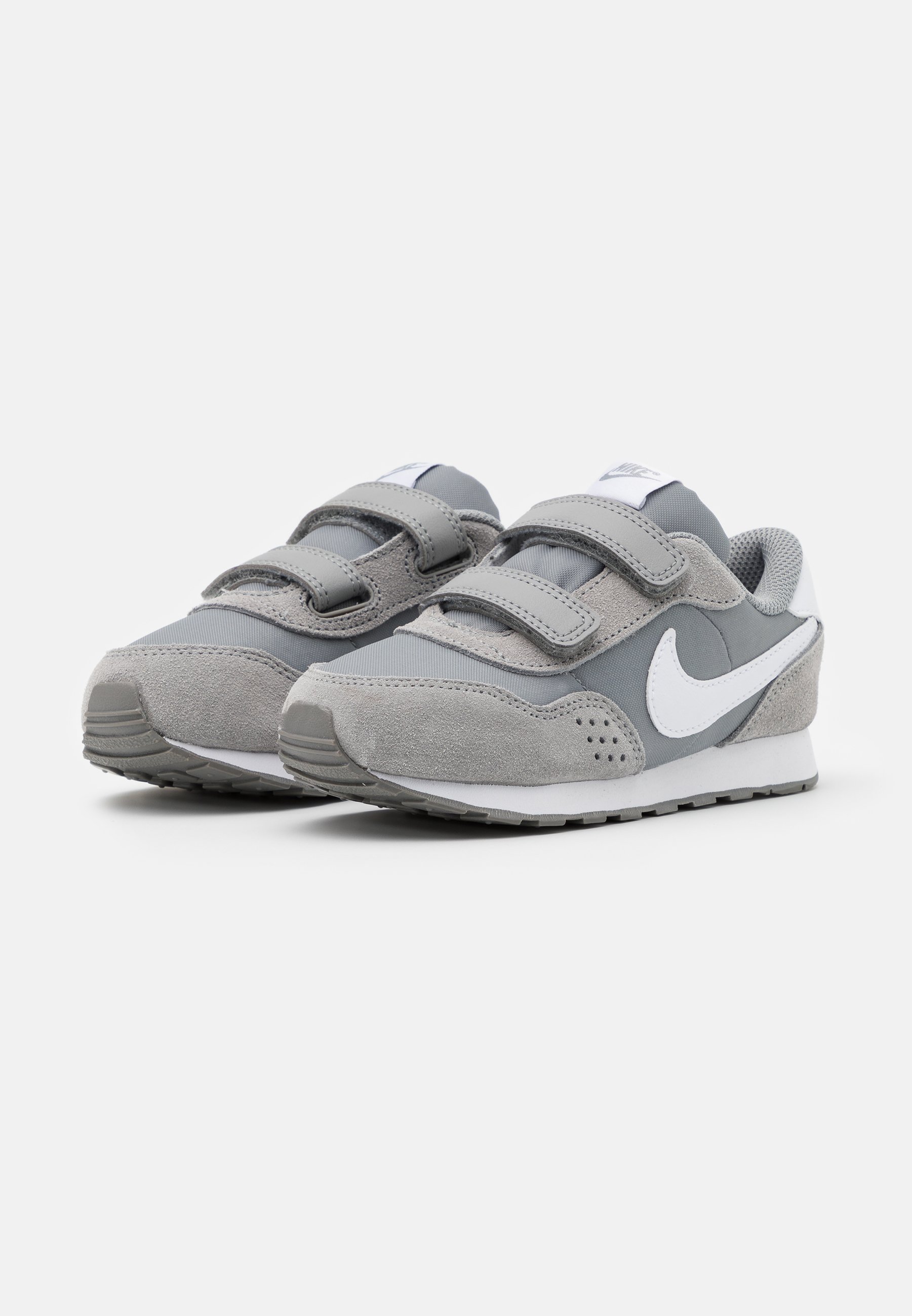 nike valiant junior trainers