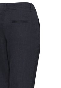 Pantalon en lin bleu foncé avec une texture lisse, présentant une poche arrière étroite et une coupe droite.