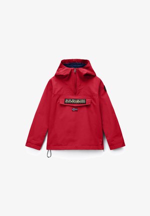 Giacca rossa con cappuccio e cerniera frontale, grande pattina sulla tasca sul petto con il logo Napapijri e piccola toppa rettangolare con bandiera sotto la tasca.