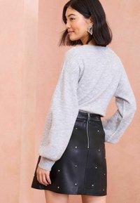 Love & Roses REGULAR FIT - Fustă în formă de A - black star studded