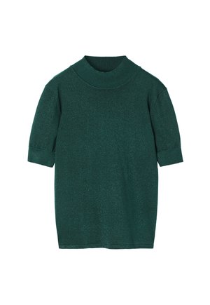 Tmavě zelené šaty s krátkým rukávem a vysokým límcem, vyrobené z texturovaného materiálu s jemným leskem. Hladké okraje a uvolněný střih.