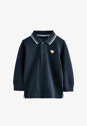 Námornícke polo tričko s dlhým rukávom, bielym pruhovaným golierom, dvoma gombíkmi a výšivkou medveďa. Hladké manžety a postranné rozparky pre pohodlný pohyb.