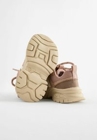 Next CHUNKY - REGULAR FIT brązowy