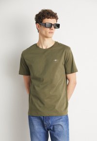 GANT PRINTED ARCHIVE SHIELD - T-Shirt basic - juniper green