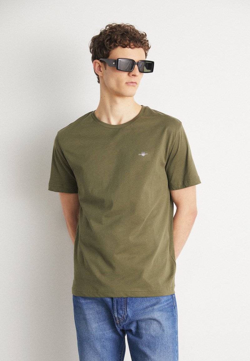 GANT - PRINTED ARCHIVE SHIELD - T-shirt - bas - juniper green, Förstora