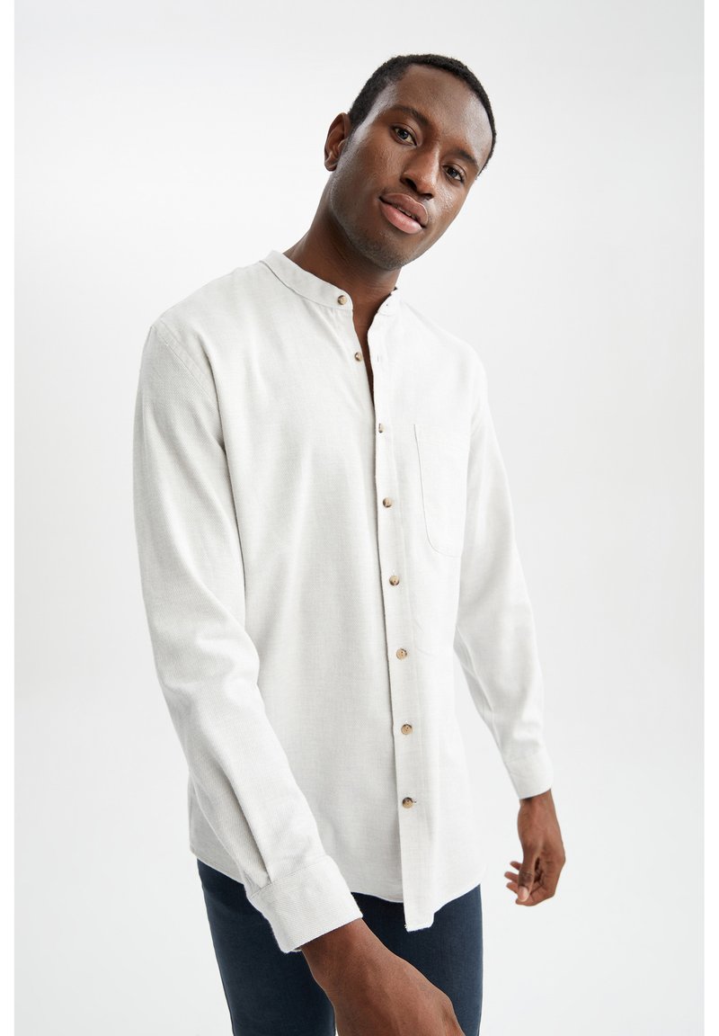 Herren Freizeithemden | DeFacto NEW REGULAR FIT Hemd grey/hellgrau - SQ23234 Herren Freizeithemden | DeFacto NEW REGULAR FIT Hemd grey/hellgrau - SQ23234