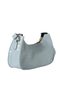 Ljusblå, konstläderhandväska med krokodilstruktur, krökt form, guldtonad dragkedja och justerbar rem för axelbärande.